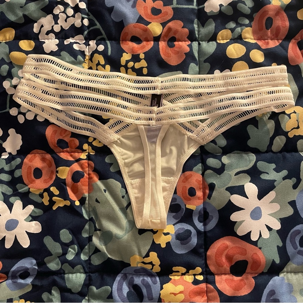 NWOT Very Sexy Strappy Crisscross Thong - Picture 2 of 6